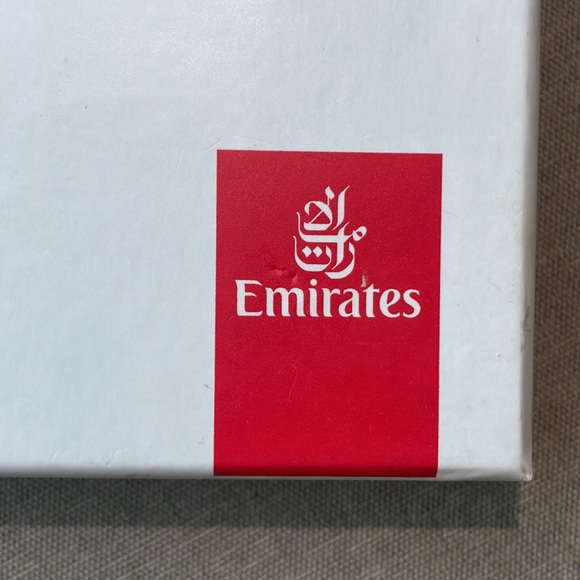 Emirates box - Picture 4 of 12